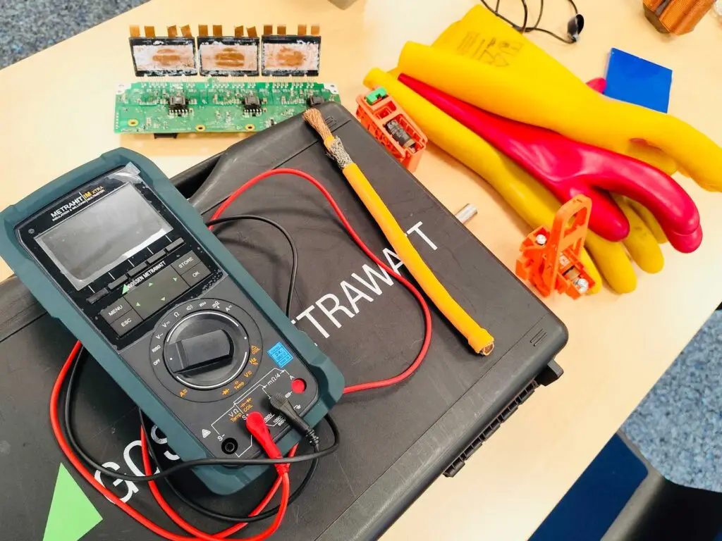 GTS Schadenzentrum Berlin KFZ Werkstatt für Mechanik, Lack, Karosserie und Elektromobilität Systemdiagnose-Geräte