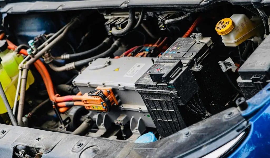 GTS Schadenzentrum Berlin KFZ Werkstatt für Mechanik, Lack, Karosserie und Elektromobilität Hochvolt-Motorraum